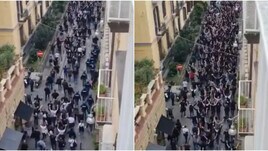 Napoli, i tifosi dell'Eintracht "marciano" in città