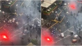 Scene shock a Napoli: i tifosi dell'Eintracht distruggono la città