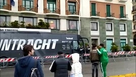 Napoli-Eintracht, tranquillità fuori dall'hotel dei tedeschi