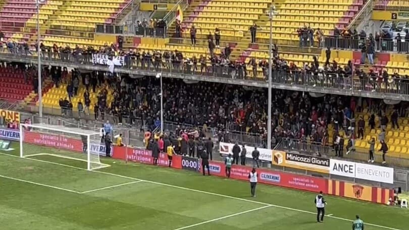 Benevento ko in casa, esplode la furia dei tifosi