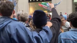 Scudetto rimandato: i tifosi del Napoli cantano, parte il coro sulla Juve