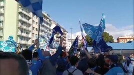 Napoli, i tifosi festeggiano già lo scudetto: le immagini