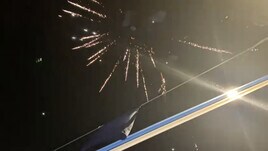 Napoli, felicità irrefrenabile in città: fuochi d'artificio per la strada