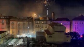 Napoli, festa infinita: fuochi d'artificio senza sosta in città