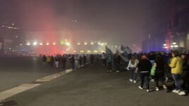 Napoli si colora: i tifosi si riversano in piazza Plebiscito