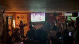 Roma in finale, festa a Madrid nel club intitolato a De Rossi