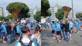 Napoli, parte la "processione" con la coppa