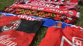 Il feretro di Berlusconi è ad Arcore: le immagini