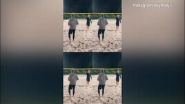 Pallone ed esercizi sulla sabbia: Neymar corre