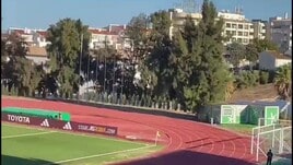 Roma-Estrela Amadora, Mourinho in tribuna con lo staff: prove per la squalifica in campionato