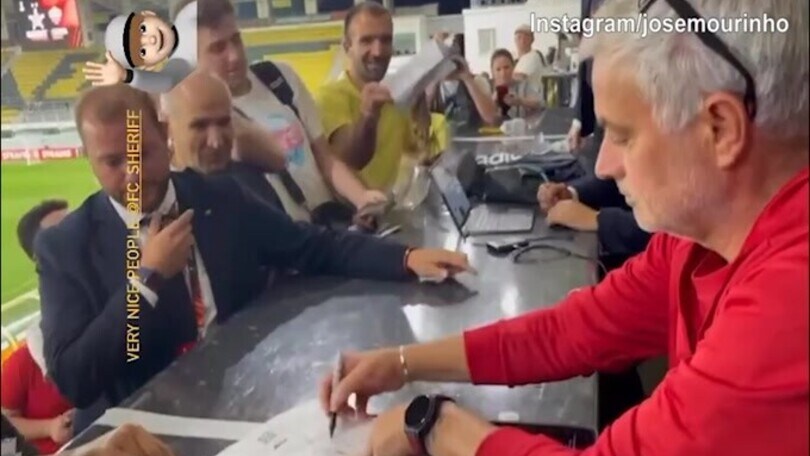 Il grande gesto di Mou verso i tifosi dello Sheriff