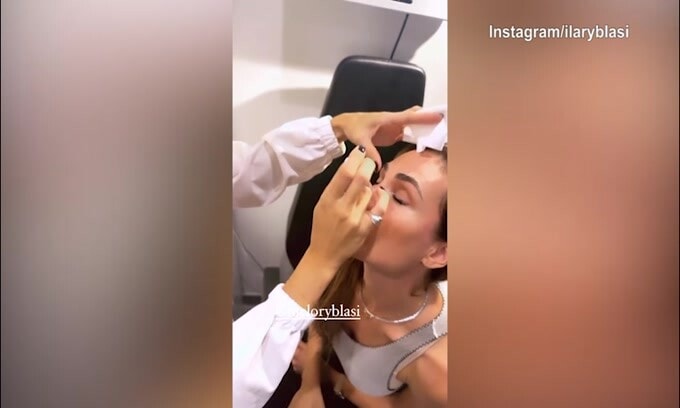 Ilary Blasi dall'oculista: la dottoressa è la sorella Melory!