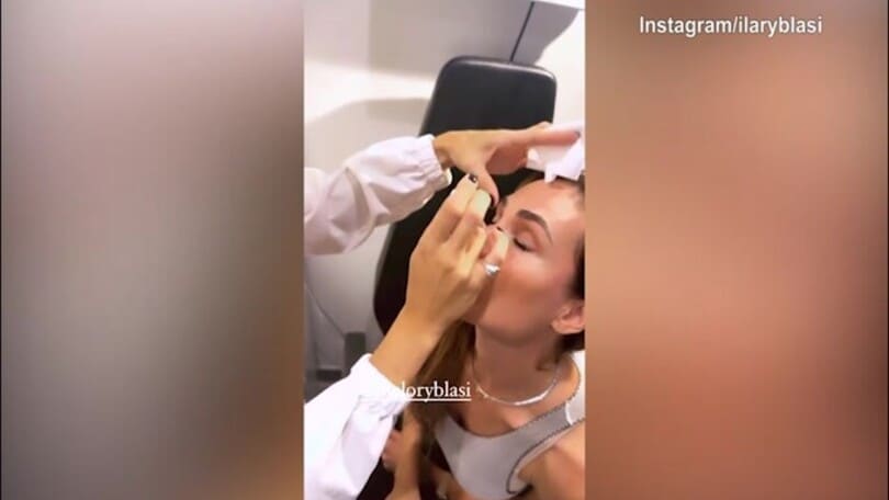 Ilary Blasi dall'oculista: la dottoressa è la sorella Melory!