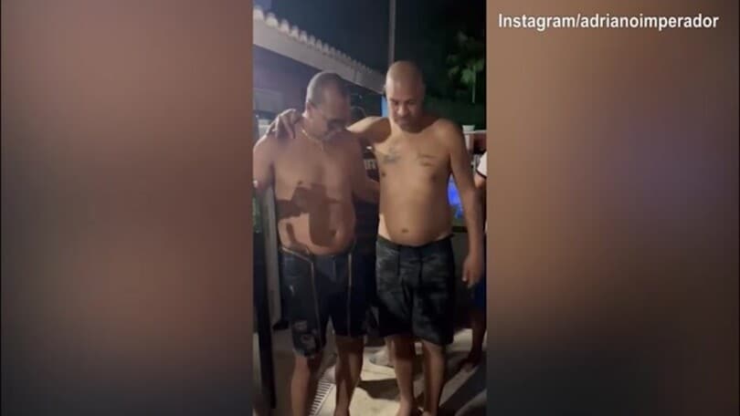 Il ballo della 'panza': Adriano l'Imperatore si scatena