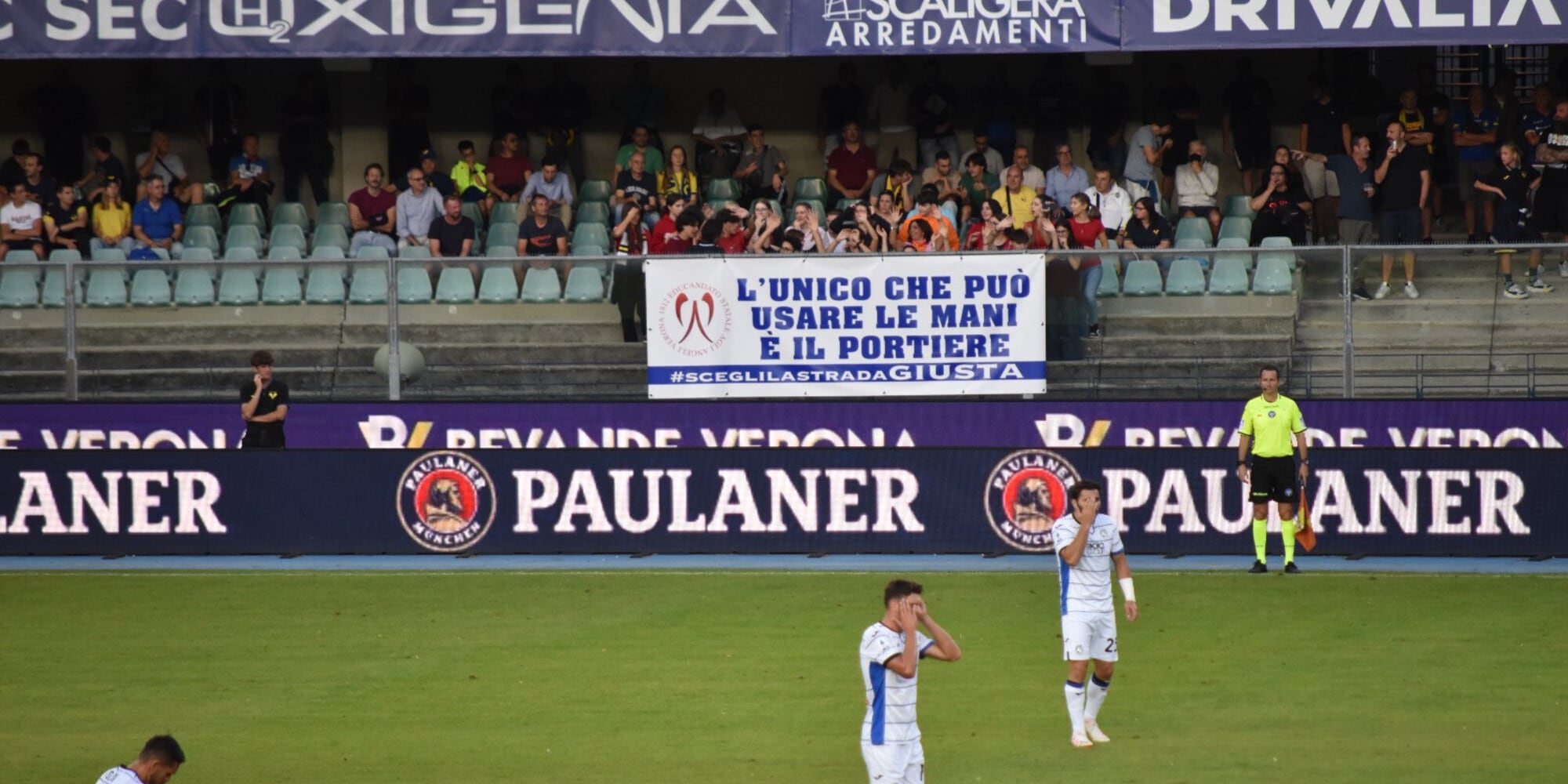 Violenza di genere. Il messaggio del Bentegodi: "L'unico che può usare le mani è il portiere"