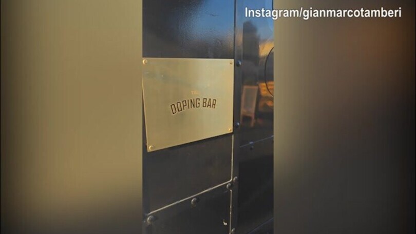 Tamberi si rifiuta di entrare...in un bar