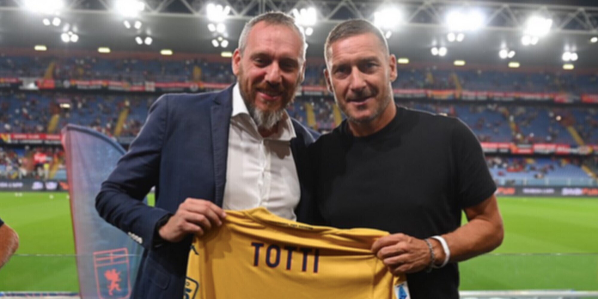 Il Genoa omaggia Francesco Totti: la maglia è leggendaria