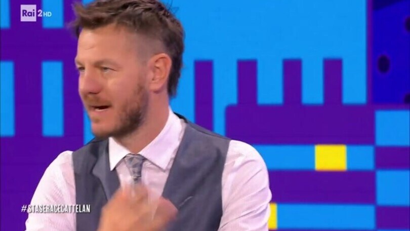 "Il padel piace a tutti", la gag di Alessandro Cattelan insieme a Max Giusti