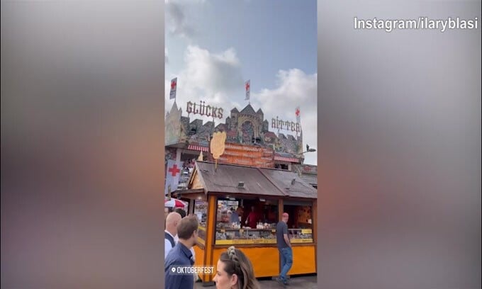 Oktoberfest, Ilary Blasi festeggia insieme a Bastian