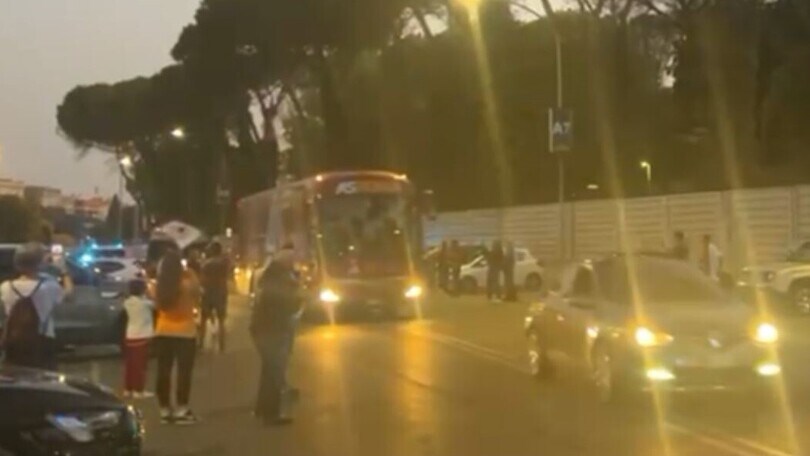 Roma, l'arrivo del pullman all'Olimpico prima del Frosinone
