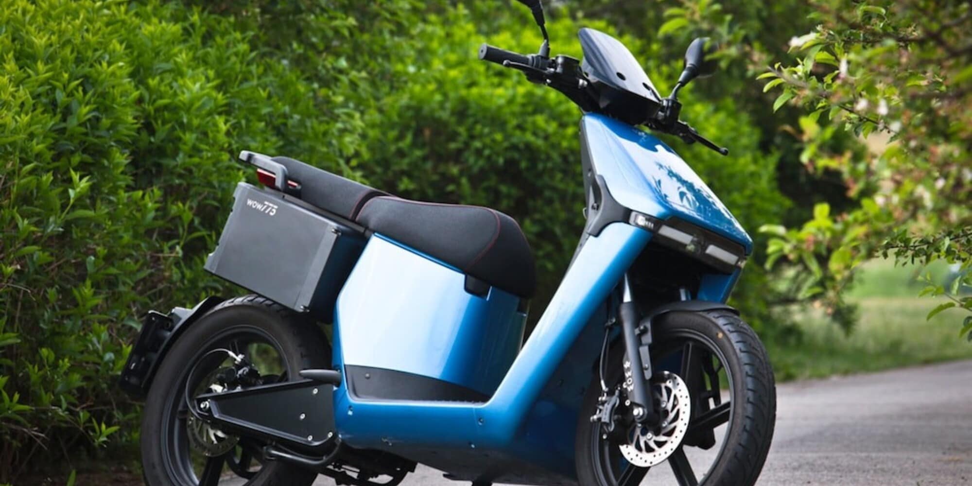 Ricarica il suo scooter elettrico in azienda: operaio licenziato