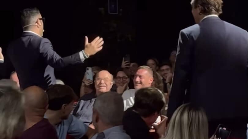 Totti e Noemi, guarda la reazione alla battuta di Pio e Amedeo su Ilary Blasi