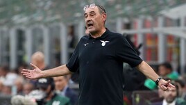 Lazio, tensione tra Sarri e Lotito. La Roma pubblica sui social il retroscena dell'Olimpico