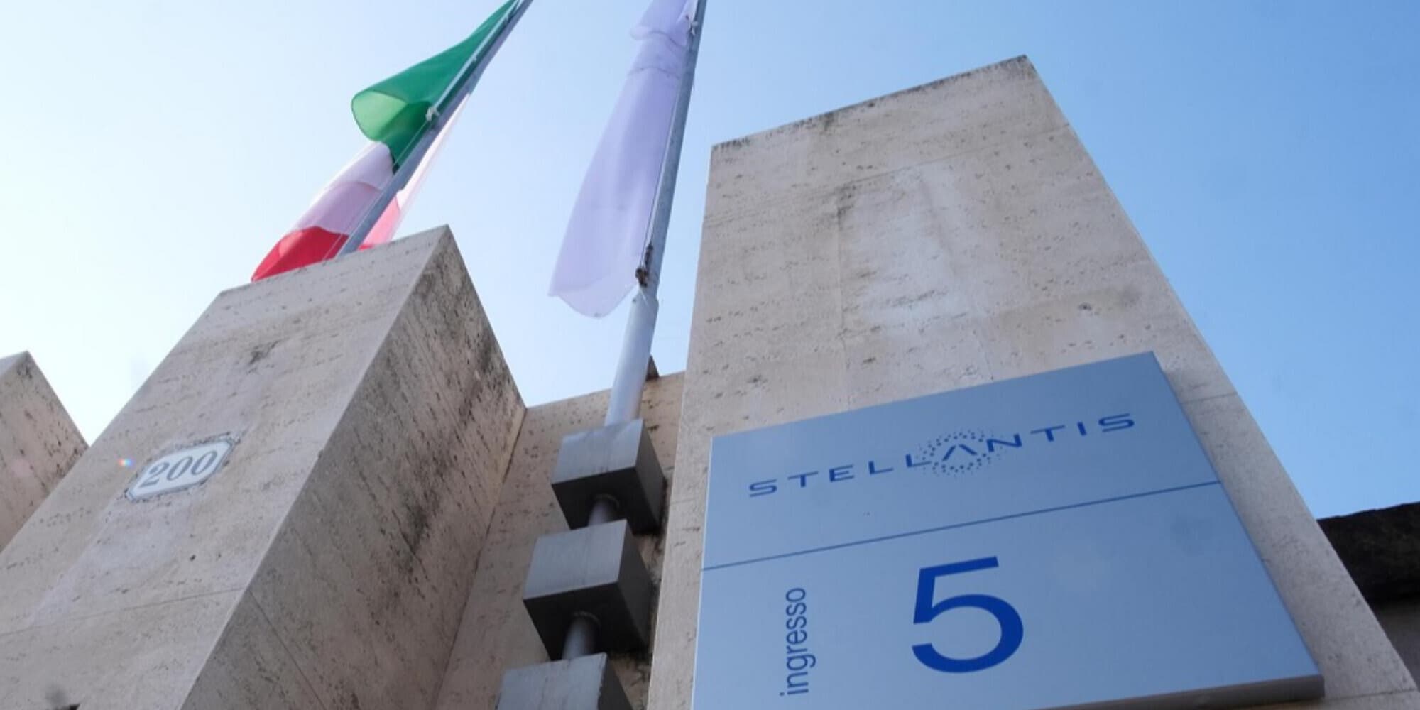 Stellantis licenzia un operaio di Mirafiori: furia dei sindacati