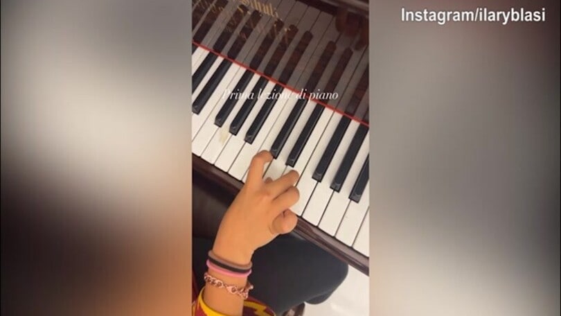Isabel Totti, prima lezione di piano