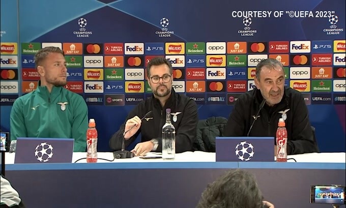 Sarri chiarisce: "Rispondo solo a 5 domande e me ne vado.."