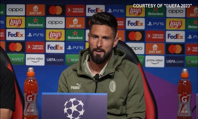 Giroud diventa portiere sul sito del Milan