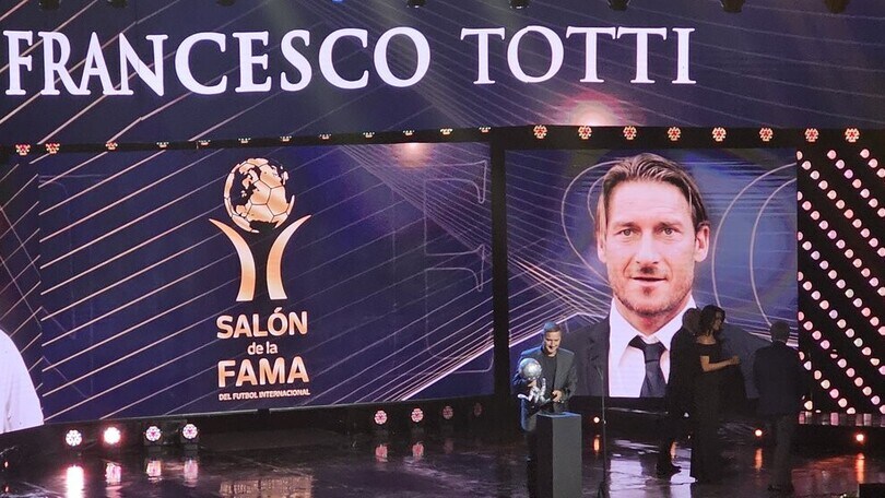 Totti premiato in Messico: "E' merito della nostra Roma"