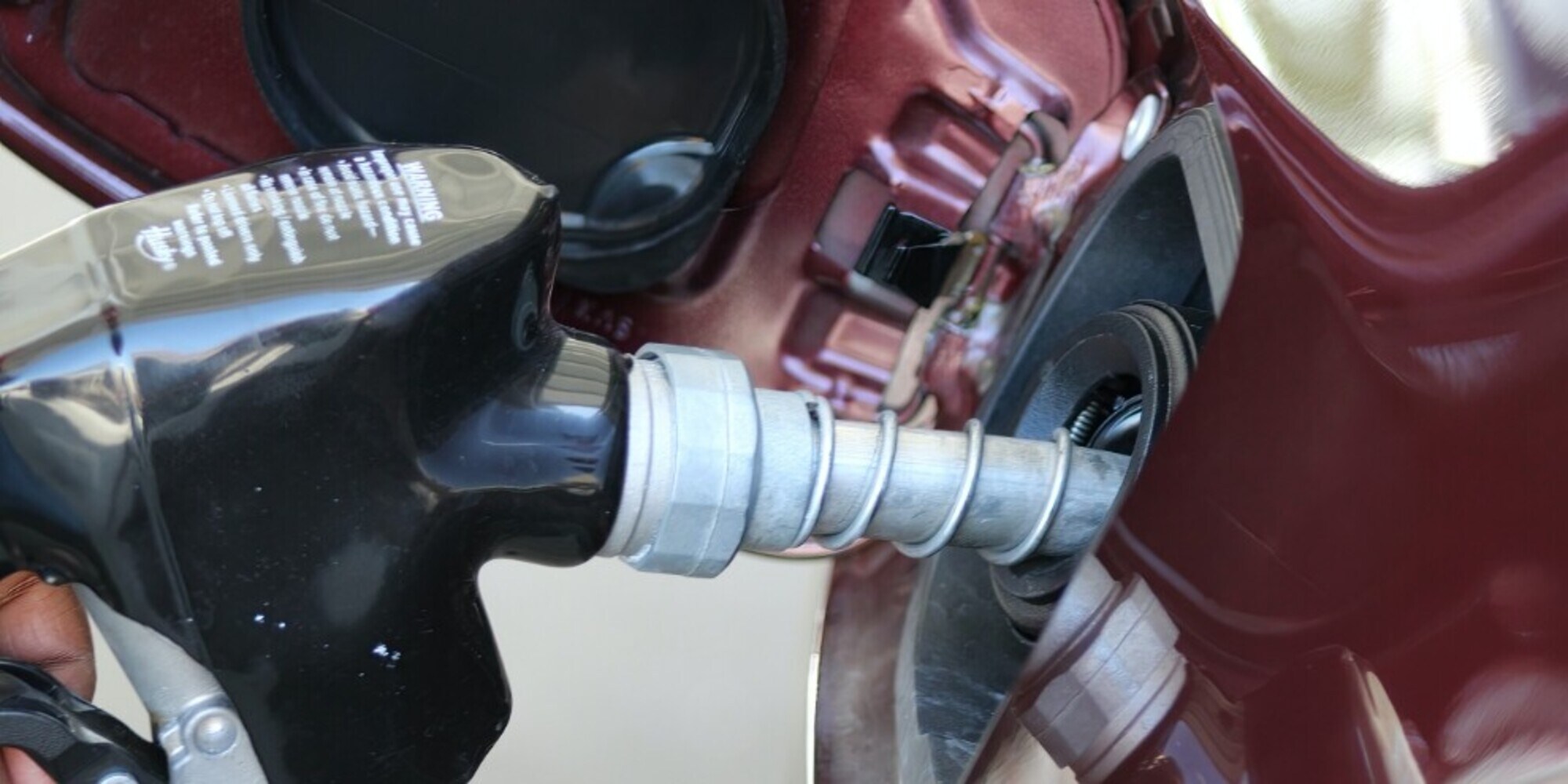 Benzina e diesel ancora al ribasso: ecco i prezzi