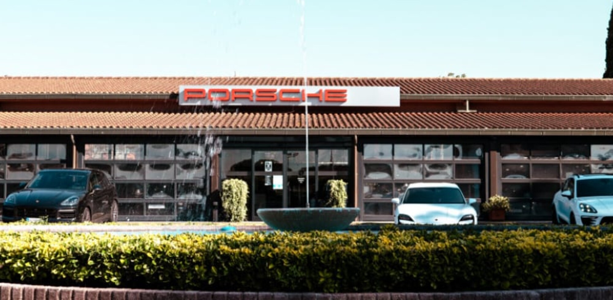 I Centri Porsche di Roma invitano a provare i modelli Taycan presso l'Enel X store di Corso Francia