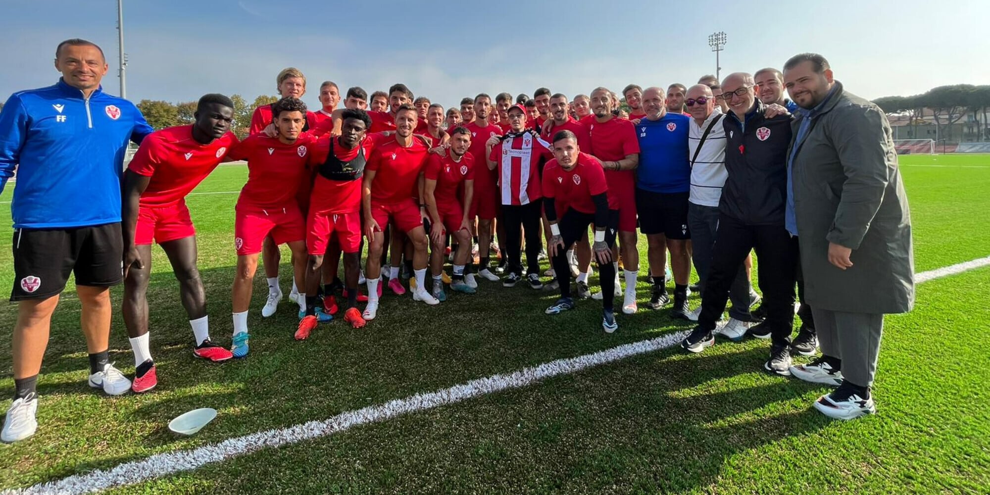 Vis Pesaro, tifoso non vedente sempre in Curva: la società lo invita all'allenamento