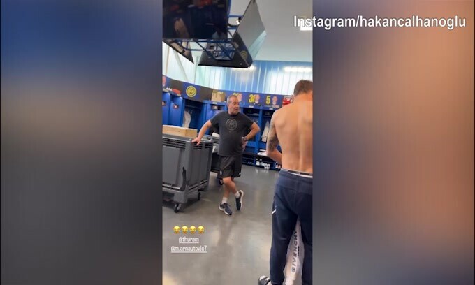 Calhanoglu e Arnautovic: che risate con Thuram!