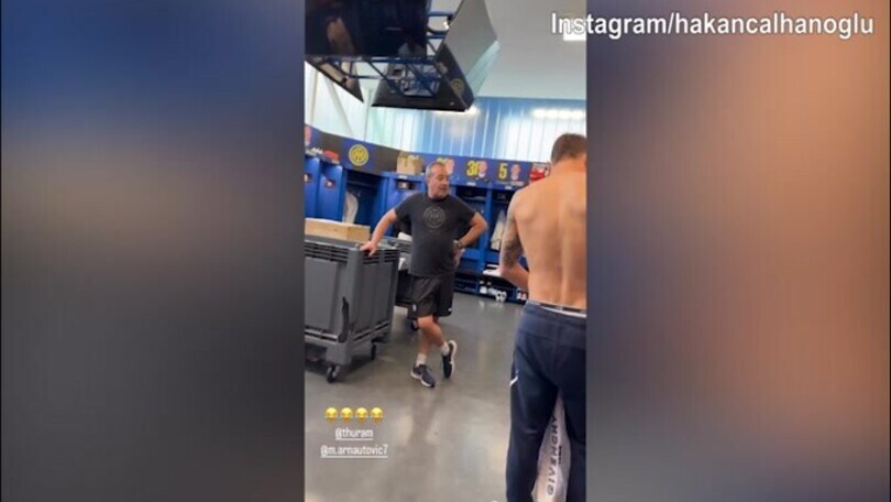 Calhanoglu e Arnautovic: che risate con Thuram!