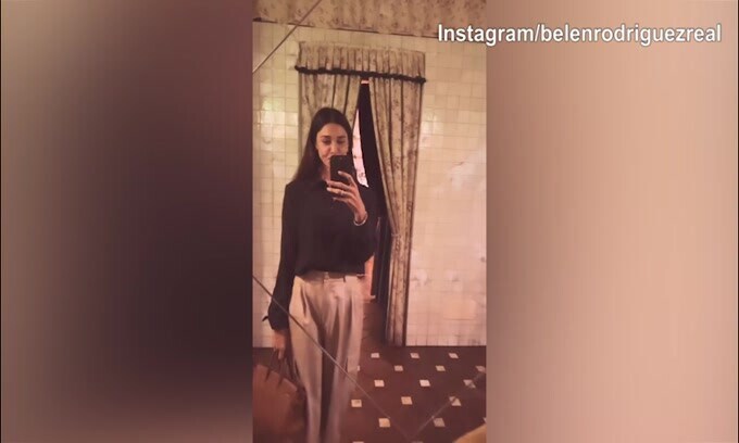Belen Rodriguez allo specchio: i fan vanno in visiblio