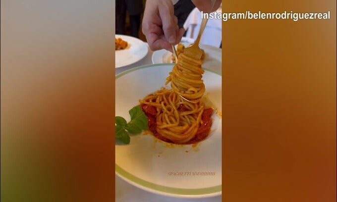 Prima gli spaghetti e poi lo sfottò al proprio fidanzato: ecco la giornata di Belen
