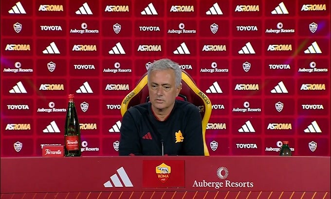 Mourinho: "Dybala non ci sarà, Llorente a disposizione"