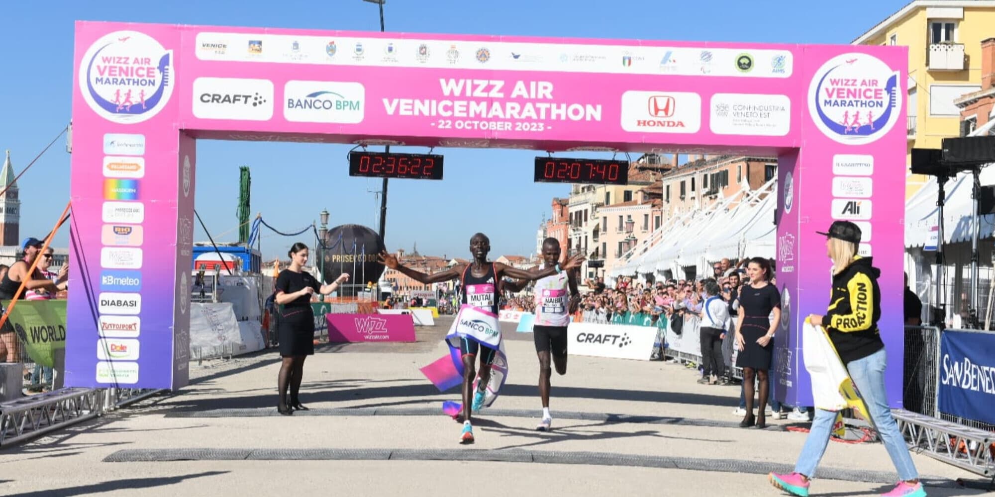37^ Wizz Air Venicemarathon: con 2h07'41" Solomon Mutai abbassa ancora il record della gara