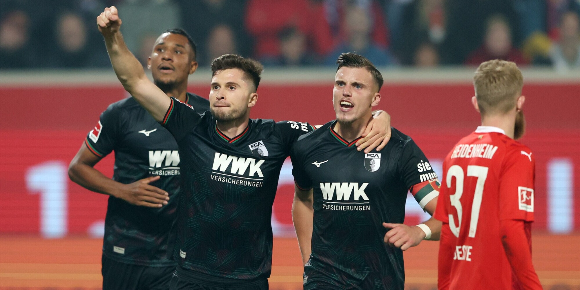 Tris Colonia con doppio rigore. Rimonta dell'Augsburg: cinque gol!