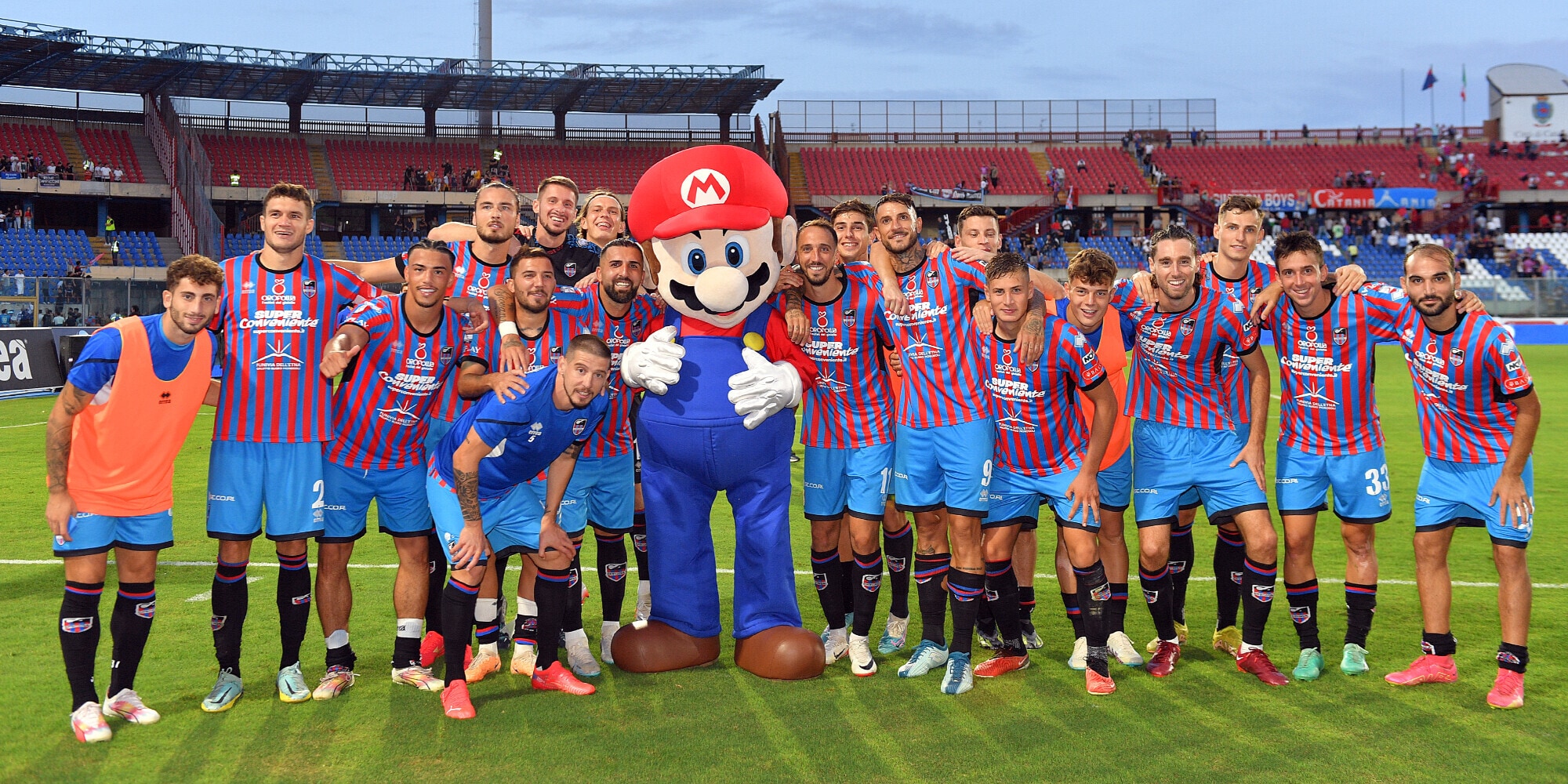 Super Mario Elefante fa impazzire i tifosi e la squadra di calcio di Catania