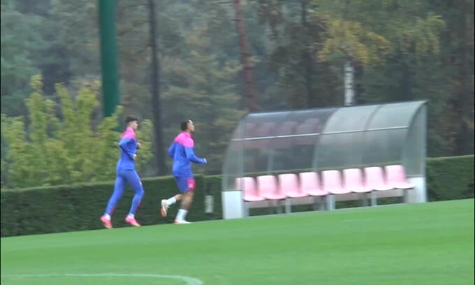 Milan, allenamento sotto la pioggia. Okafor a parte, Pioli nel torello