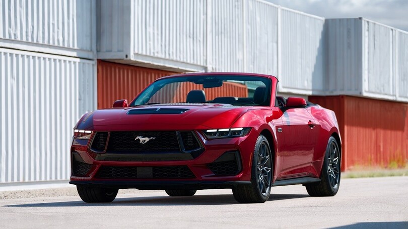 Ford Mustang 5.0 V8 Convertible, il test drive