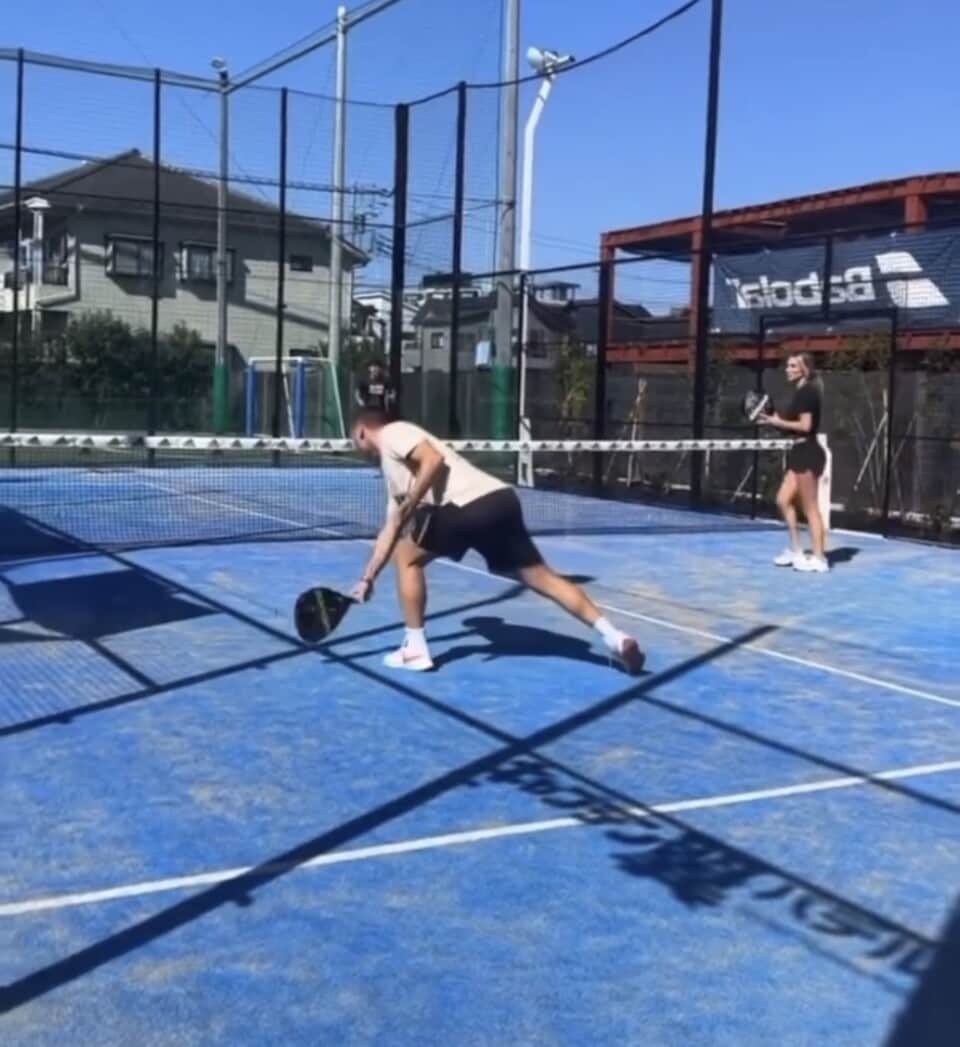 Totti e Noemi, padel di coppia sul campo di Holly e Benji