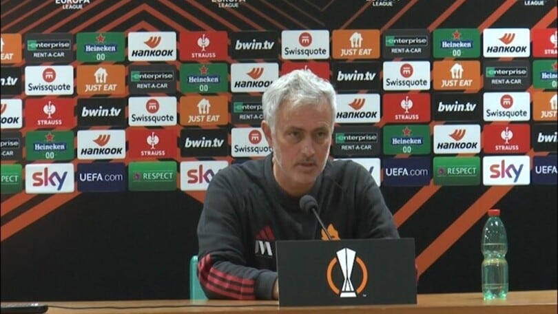 Mourinho: "Se qualche idiota pensa che io sia felice di non andare in panchina..."