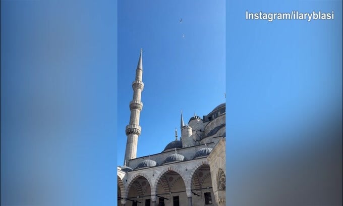 Prosegue il tour per Istanbul di Ilary Blasi