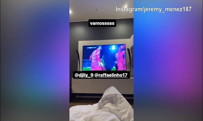 Bari in gol, Menez esulta da casa