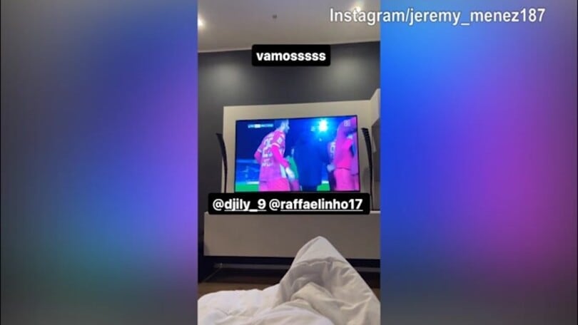 Bari in gol, Menez esulta da casa